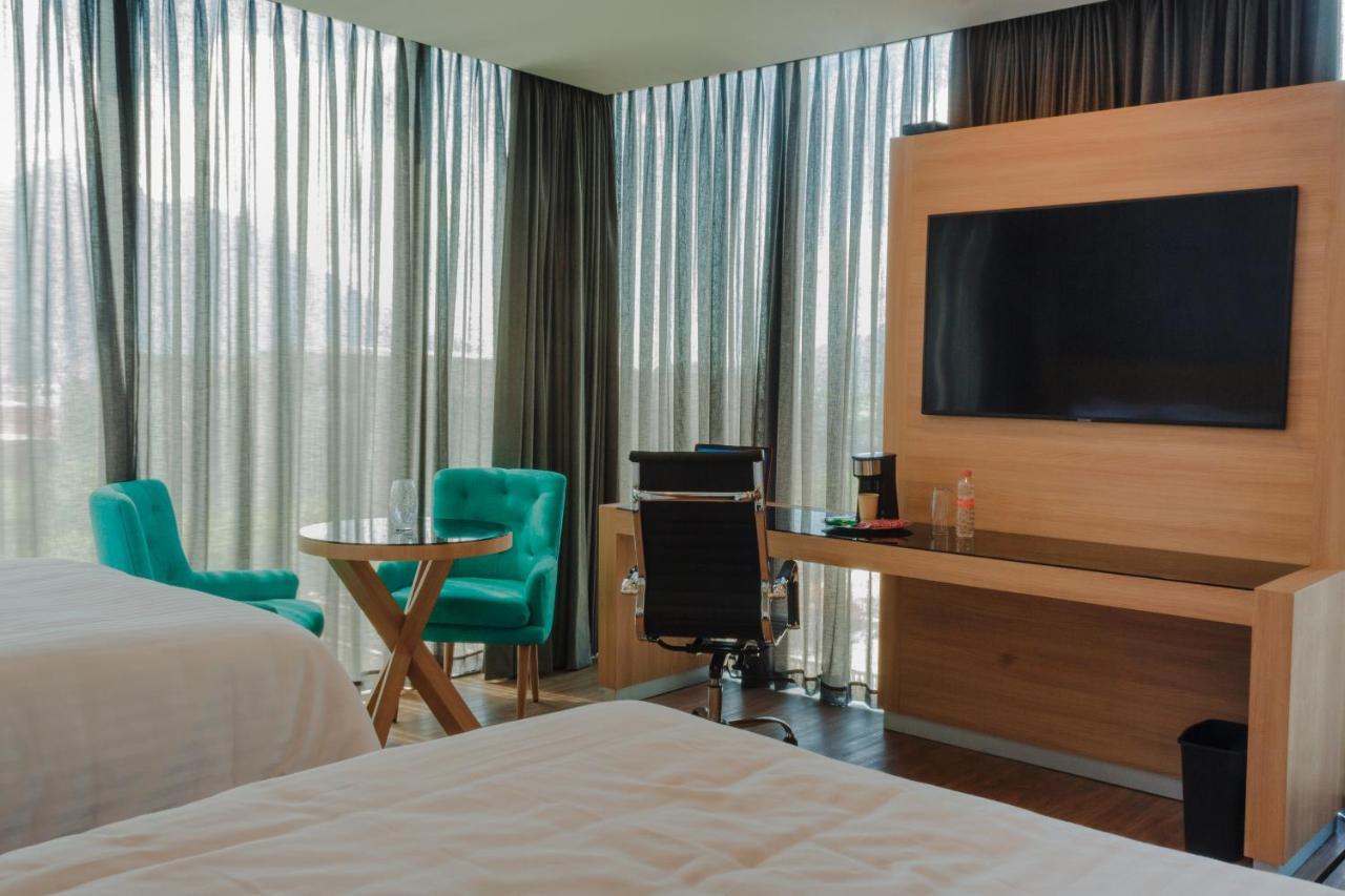 Hotel Kavia مونتيري المظهر الخارجي الصورة